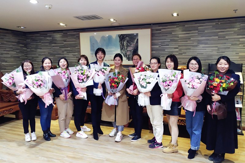 曬幸福｜開(kāi)元女神們的“surprise” 開(kāi)元礦業(yè)集團(tuán)