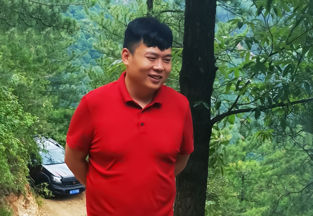 開元集團(tuán)董事長(zhǎng)許明月蒞臨盧氏中科視察指導(dǎo)工作